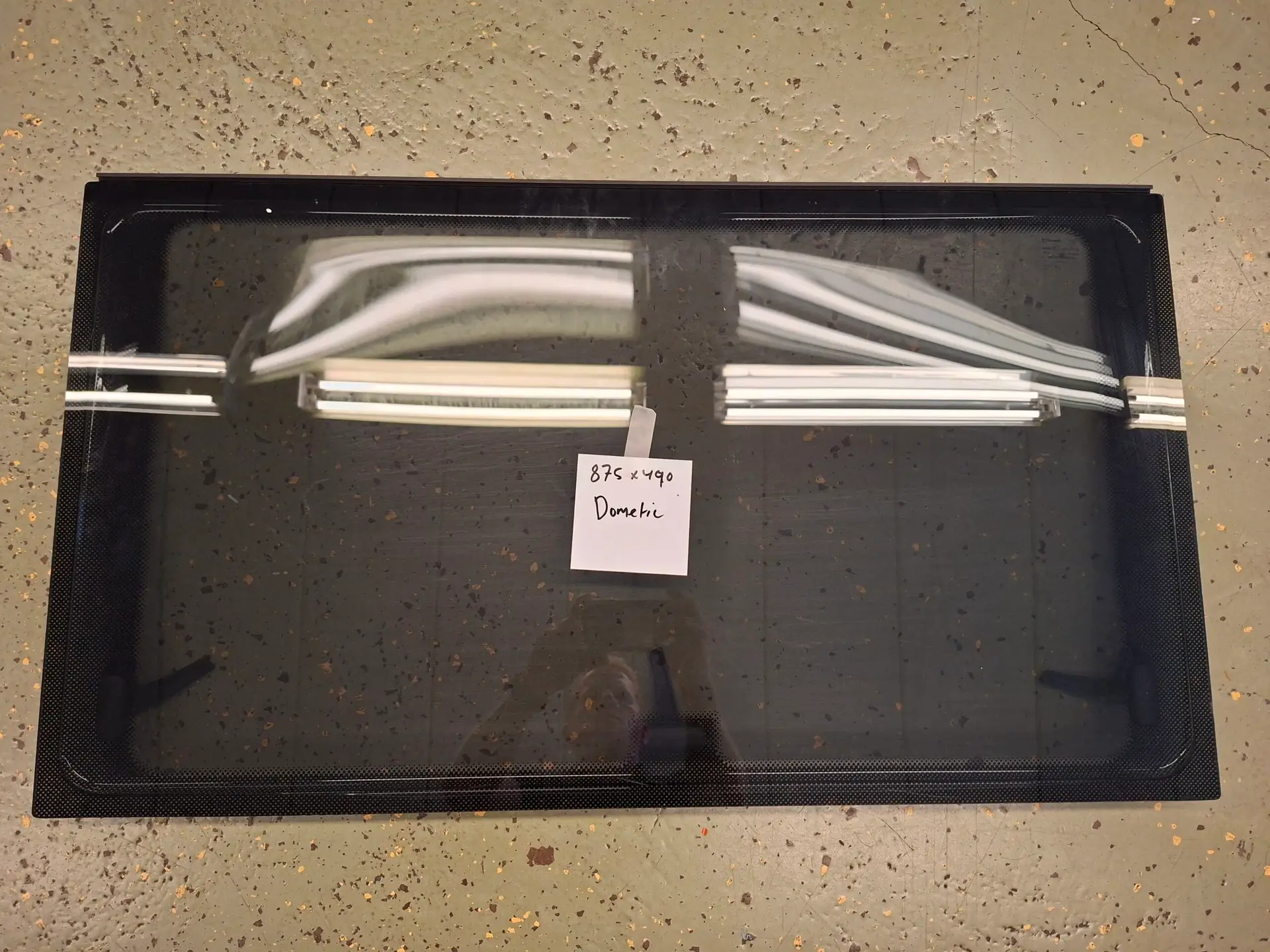 875x490 Dometic fönster