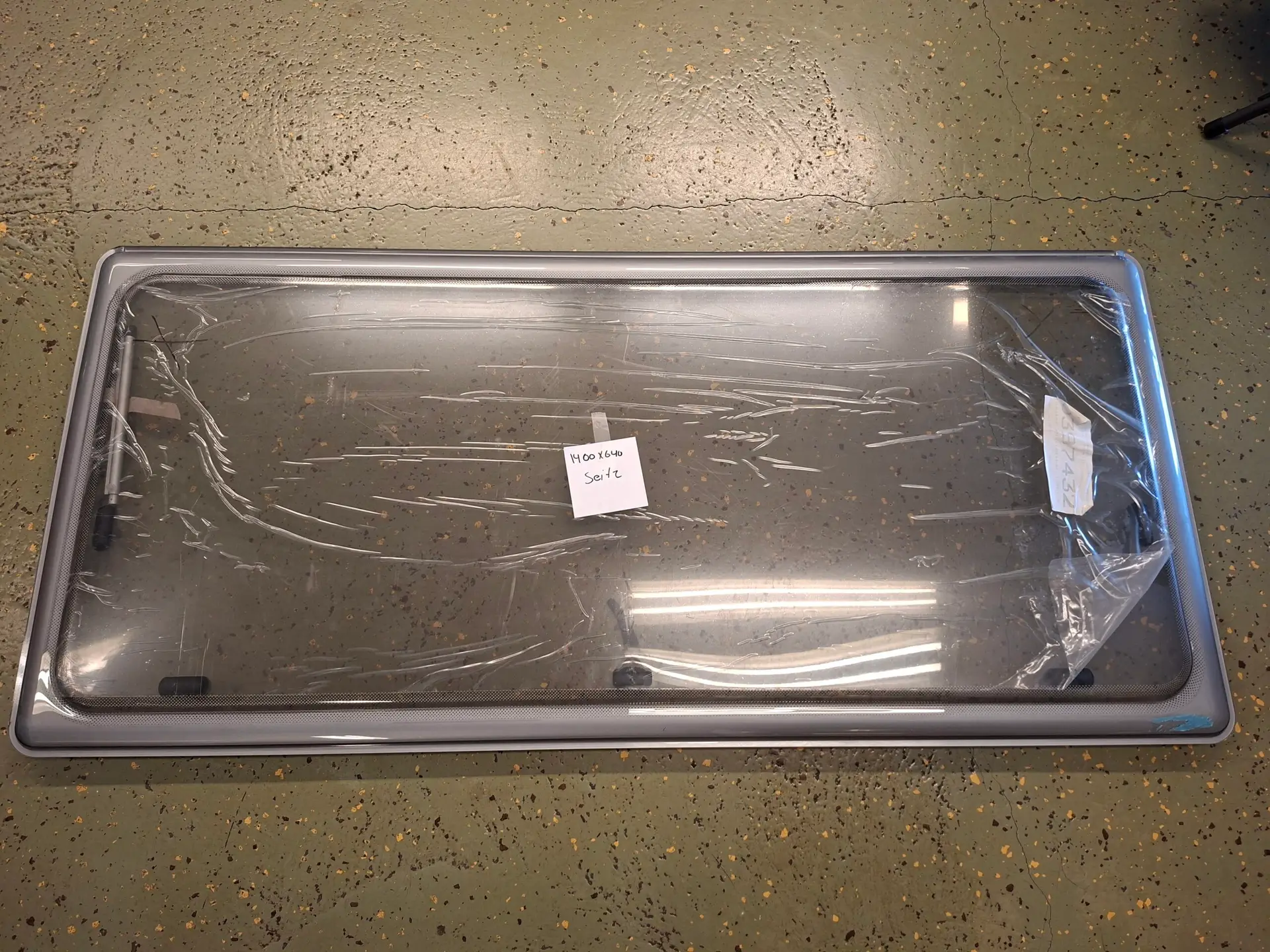 1400x640 seitz husvagnsfönster